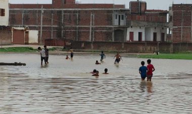 सरकारी नाले पर कब्जे ने डुबोया रघुनाथपुर, अस्पताल से लेकर खेत तक जलमग्न