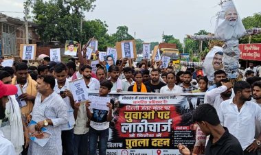 नवानगर में छात्रों का प्रदर्शन, शिक्षा मंत्री के इस्तीफे की मांग; शांतिपूर्ण माहौल में फूंका पुतला