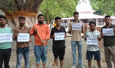 सावन के पहले दिन जंगली शिव मंदिर में युवाओं का श्रमदान, स्वच्छ परिसर से दिया सामाजिक जिम्मेदारी का संदेश