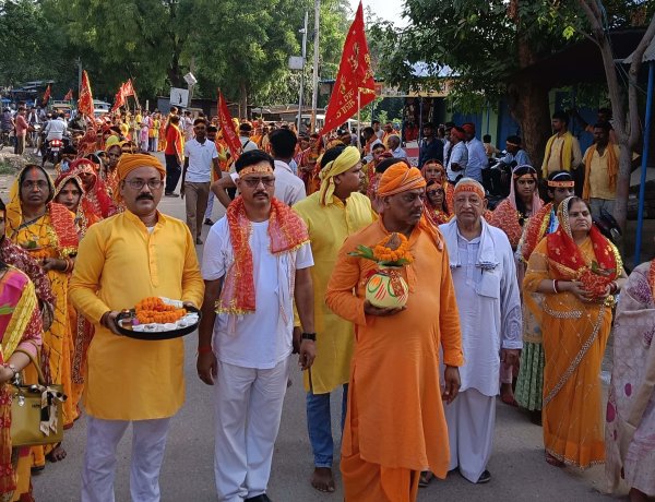 वैदिक मंत्रों से गुंजायमान हुआ यज्ञ परिसर, मां दुर्गा की प्राण प्रतिष्ठा को लेकर उमड़ी आस्था