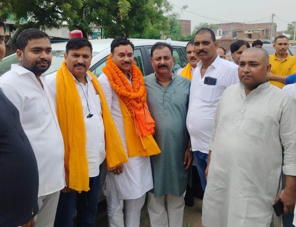 गृहनगर में मंत्री उमेश राय का गर्मजोशी से स्वागत, समर्थकों ने फूल-मालाओं से किया सम्मान