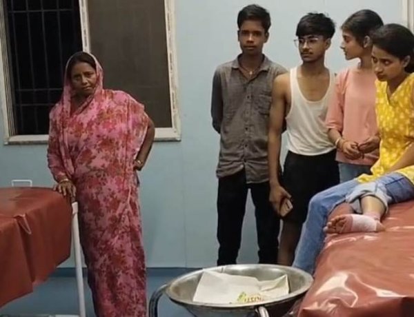 चौसा में तेज रफ्तार सरकारी वाहन की चपेट में आईं तीन किशोरियां, जांच शुरू