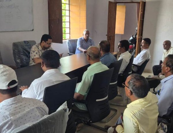 बीएलओ की समीक्षा बैठक में लंबित फॉर्मों का जल्द करें निष्पादन, कॉलेजों में बनेगा निर्वाचन साक्षरता क्लब