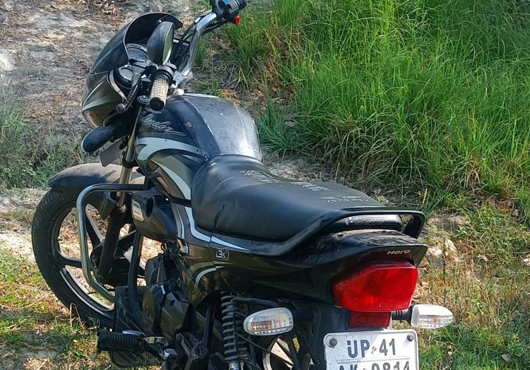 ओझा बरांव के बधार से लावारिस बाइक बरामद, मालिक की तलाश में जुटी पुलिस, कई पहलुओं पर हो रही जांच