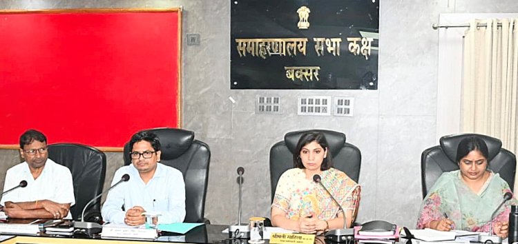 बाढ़-सुखाड़ से निपटने को बक्सर प्रशासन पूरी तरह अलर्ट, डीएम ने कहा— तैयारियों में लापरवाही बर्दाश्त नहीं