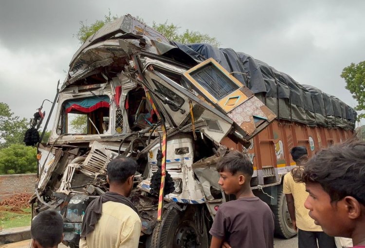 ओवरटेक की जल्दबाजी बनी हादसे की वजह, बगेन-कोरानसराय मार्ग पर तीन ट्रक भिड़े