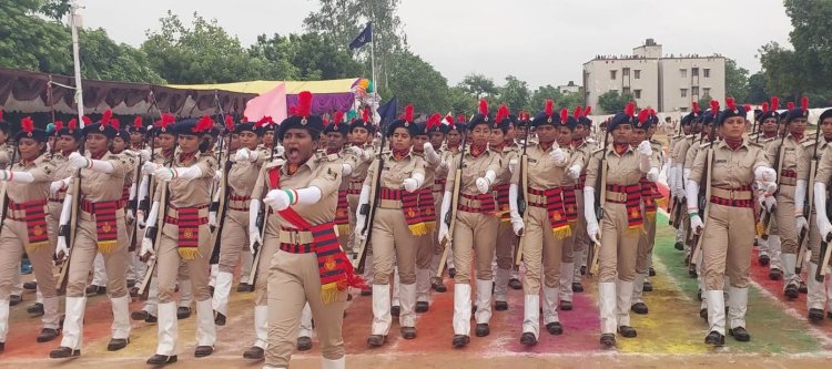 954 प्रशिक्षु महिला सिपाहियों ने ली सेवा की शपथ, डुमरांव प्रशिक्षण केंद्र में गूंजी कदमताल