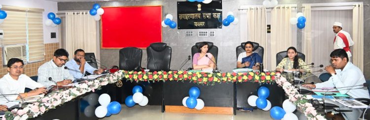 ग्रामीण विकास योजनाओं में सुस्ती पर डीएम सख्त, बक्सर व चौसा के अधिकारियों से मांगा जवाब