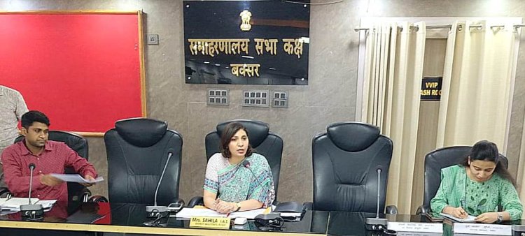 डीएम साहिला सख्त: अखबारों में छपी हर शिकायत पर होगी तत्काल कार्रवाई, लापरवाही पर मांगा जवाब