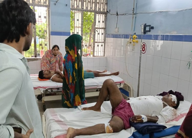 महदह मोड़ पर रफ्तार का कहर, आमने-सामने भिड़ीं दो बाइक; पिता-पुत्र समेत तीन घायल
