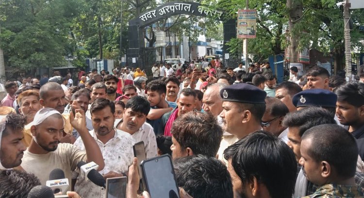 बक्सर में सरपंच की पीट-पीटकर हत्या, दो बेटे गंभीर; विरोध में सड़क जाम