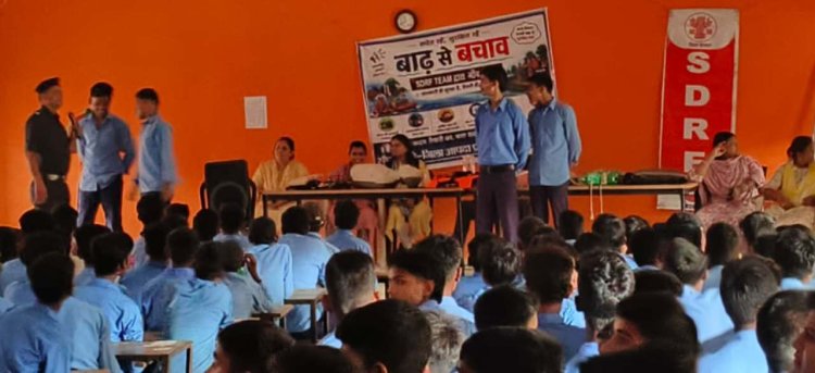 एसडीआरएफ ने छात्रों को सिखाए आपदा प्रबंधन के गुर, सीपीआर और बाढ़ बचाव का लाइव डेमो बना आकर्षण