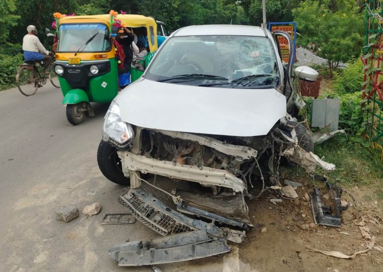 तेज रफ्तार का कहर: भैया-बहिनी पुल की रेलिंग से टकराई कार, चालक मौके से फरार