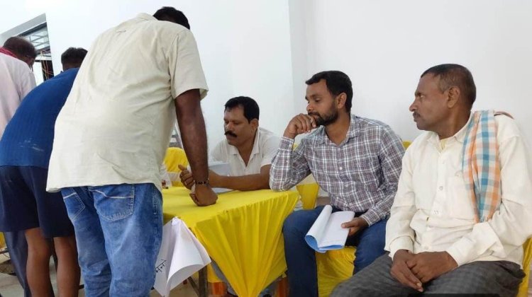 सोनवर्षा सहयोग शिविर में वरीय अधिकारियों की गैरहाजिरी से लोगों में नाराजगी