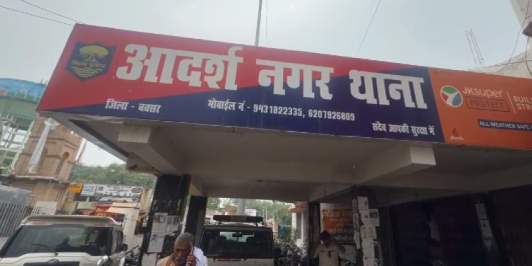 बक्सर में रेड के दौरान बवाल: वारंटी को बचाने के लिए पुलिस पर टूट पड़े हमलावर, एसआई का हाथ टूटा, कई जवान घायल