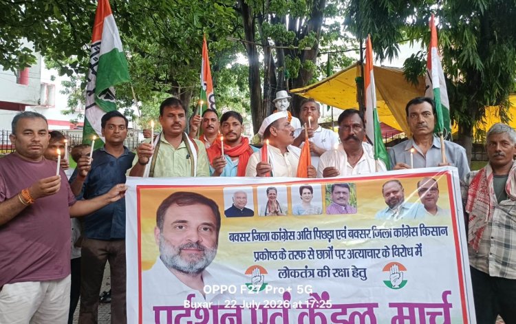 राहुल गांधी से कथित दुर्व्यवहार और छात्र मुद्दों पर कांग्रेस का कैंडल मार्च, लोकतंत्र की रक्षा का लिया संकल्प