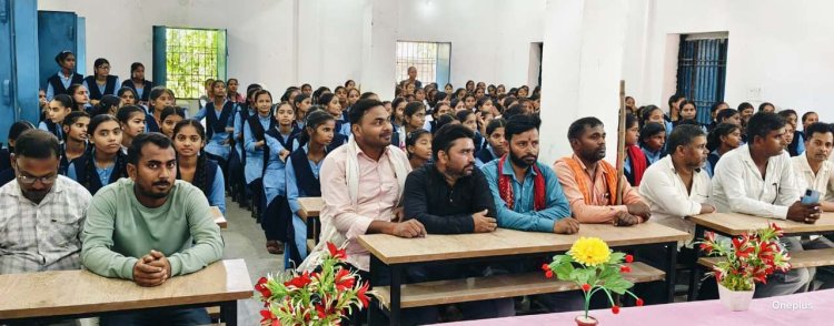 शिक्षक-अभिभावक संवाद में उठे पढ़ाई के मुद्दे, नियमित उपस्थिति और मोबाइल से दूरी पर जोर