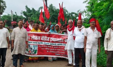 आठवें दिन भी सफाईकर्मियों की हड़ताल, कचरे के ढेर के बीच निकला मार्च