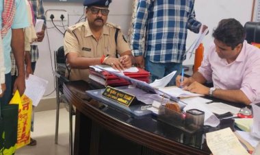 भूमि विवादों के निपटारे में तेजी, जनता दरबार में दो मामलों का हुआ ऑन-द-स्पॉट निष्पादन