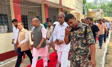 छात्रों के सवालों के बीच डीके कॉलेज में नई सुविधाओं की सौगात