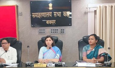 लापरवाही पर डीएम सख्त, अफसरों से जवाब-तलब; मनरेगा डीपीओ पर ‘प्रपत्र क’ का निर्देश