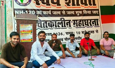 सड़कें बदहाल, खेल मैदान बेहाल; डुमरांव में अनिश्चितकालीन आंदोलन शुरू