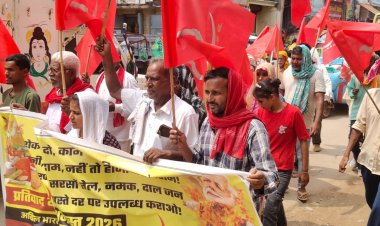 महंगाई के खिलाफ डुमरांव में माले का जोरदार प्रदर्शन, पीएम का पुतला फूंका