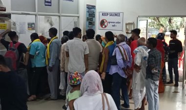 सर्वर ने रोकी इलाज की रफ्तार, गर्मी में कतार में तड़पते रहे मरीज
