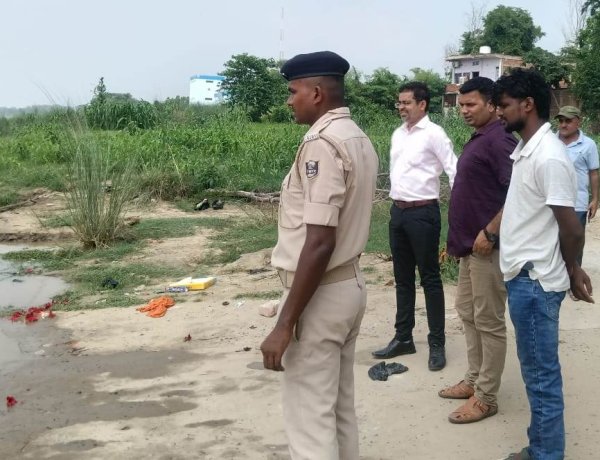 महादेवा घाट पर चढ़ा गंगा का पानी, अंतिम सोमवारी पर बढ़ी चुनौती