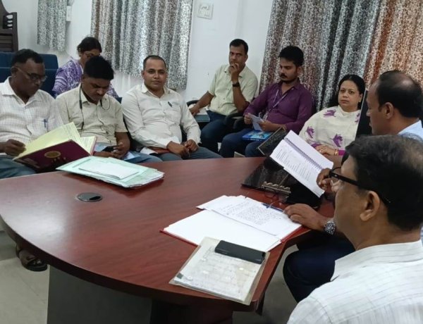 पीएम सूर्य घर योजना की धीमी रफ्तार पर बैंकर्स को चेताया, हर माह 100 घरों में सोलर लगाने का लक्ष्य