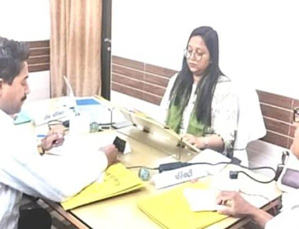 महीनों से लंबित भूमि परिमार्जन का लोक शिकायत में हुआ समाधान, परिवादी को मिली राहत