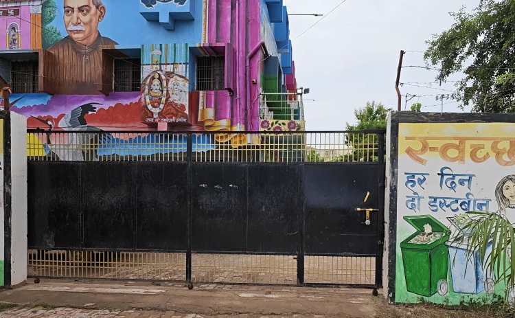 सफाईकर्मियों के बाद अफसरों ने भी थामा मोर्चा, निकायों पर लटके ताले