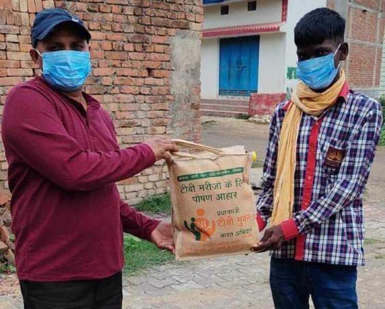 टीबी मरीजों के घर पहुंचा प्रशासन, 10 संक्रमितों को मिला पोषण का सहारा