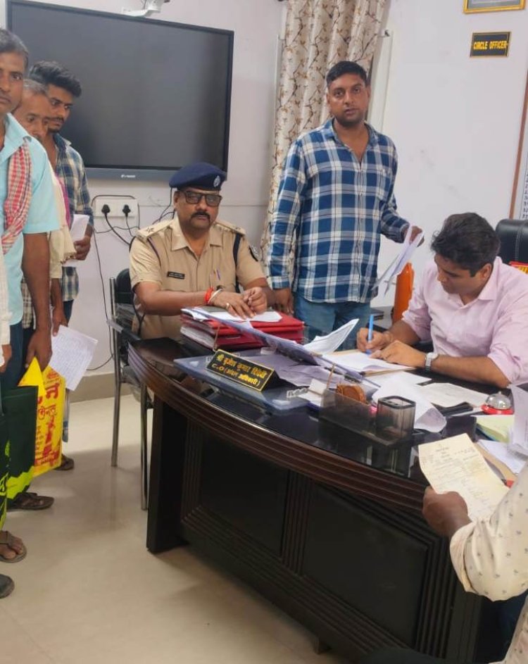 भूमि विवादों के निपटारे में तेजी, जनता दरबार में दो मामलों का हुआ ऑन-द-स्पॉट निष्पादन