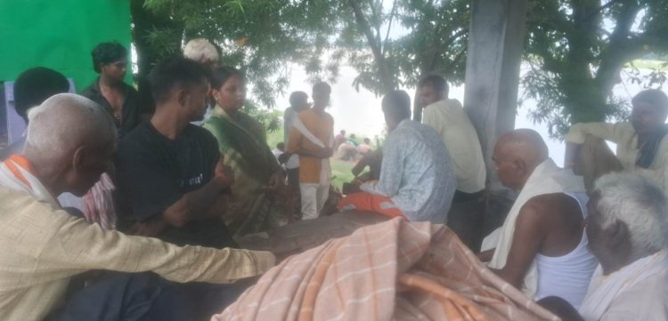 गुजरात में बुझा जलीलपुर के घर का चिराग, गर्भ में पल रहे बच्चे से पहले छूटा पिता का साथ