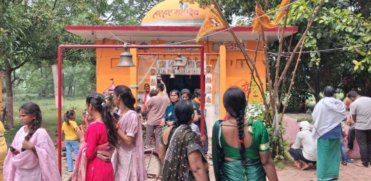 दूसरी सोमवारी एवं प्रदोष को लेकर शिवालयों में भक्तों की उमड़ पड़ी भीड़