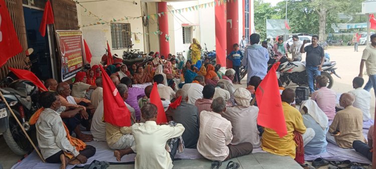 जमीन, आवास, रोजगार और शिक्षा-स्वास्थ्य की गारंटी दे सरकार : नवीन कुमार