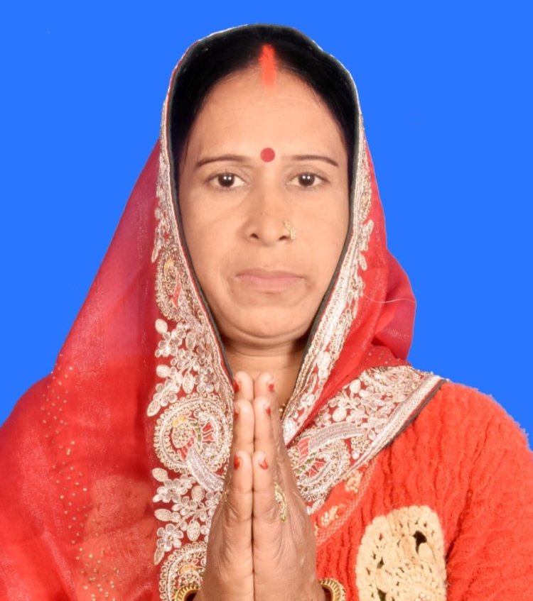 साड़ी का पल्लू बना काल, चलती बाइक से गिरकर पूर्व मुखिया की मौत