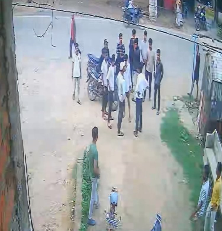 लाइब्रेरी में पढ़ने पहुंचे छात्रों में भिड़ंत, सिर में गंभीर चोट लगने पर छात्र रेफर
