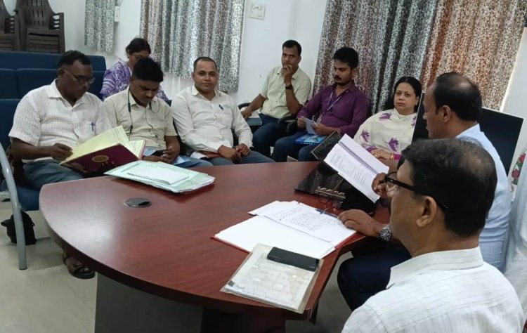 पीएम सूर्य घर योजना की धीमी रफ्तार पर बैंकर्स को चेताया, हर माह 100 घरों में सोलर लगाने का लक्ष्य