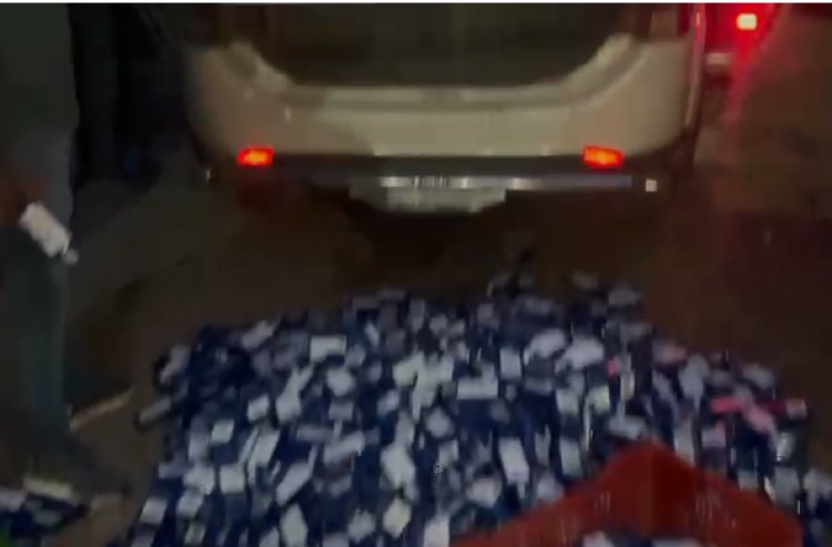 उत्पाद टीम को रौंदने का दुस्साहस, बैरियर तोड़ भाग रहे शराब तस्कर डिवाइडर से टकराए