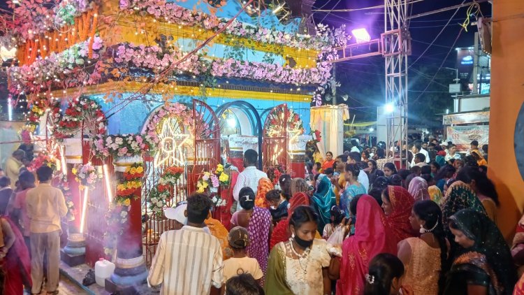 शनिचरा बाबा के वार्षिक पूजनोत्सव में उमड़ा आस्था का सैलाब, देर रात तक लगा रहा मेला