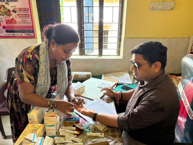 दोपहर में बंद मिला स्वास्थ्य केंद्र, लेबर रूम में गंदगी; प्रभारी भी गायब
