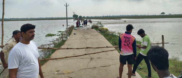 तेज धार के बीच सड़क पर मौत का सफर, प्रशासन ने लगाई रोक