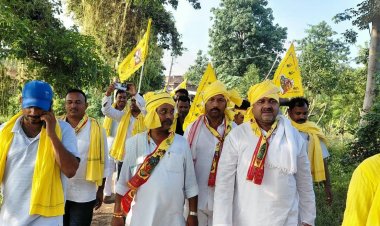 ‘भए प्रकट कृपाला, दीनदयाला...’ से गूंज उठे घर-मंदिर, धूमधाम से मनाया गया श्रीकृष्ण जन्मोत्सव