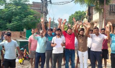 सड़क की ढलाई पर उठे सवाल, एसडीएम ने बैठाई जांच की निगरानी
