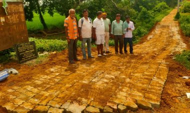 महादेवगंज में 2.99 लाख की लागत से पेवर ब्लॉक सड़क निर्माण कार्य प्रगति पर