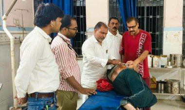 डुमरांव स्टेशन पर अधेड़ यात्री जख्मी, हालत गंभीर, रेफर