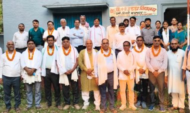 11 शिक्षकों की विदाई में छलकीं यादें, भावुक हुआ डुमरी स्कूल परिवार