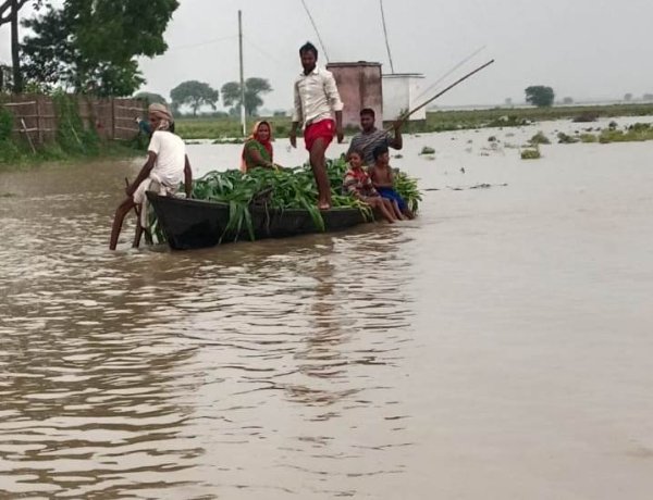 गंगा खतरे के निशान से 18 सेंटीमीटर ऊपर, बाढ़ का बढ़ा दबाव